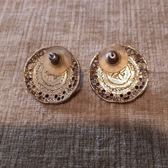 Vintage Faux Pearl Gold Tone Earrings - Picture 4 of 8